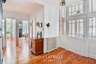 Maison - 248 m² - 12 pièces