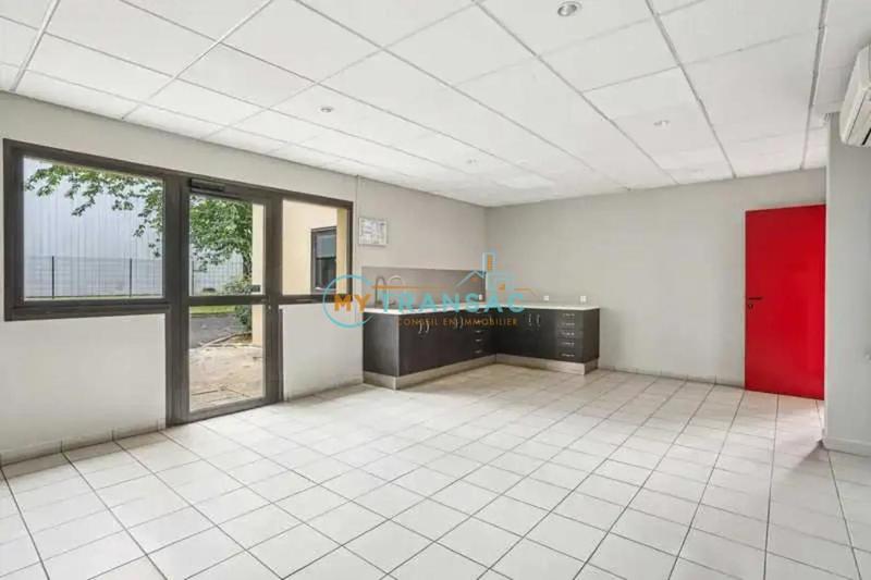 Entrepôt - 4 542 m²