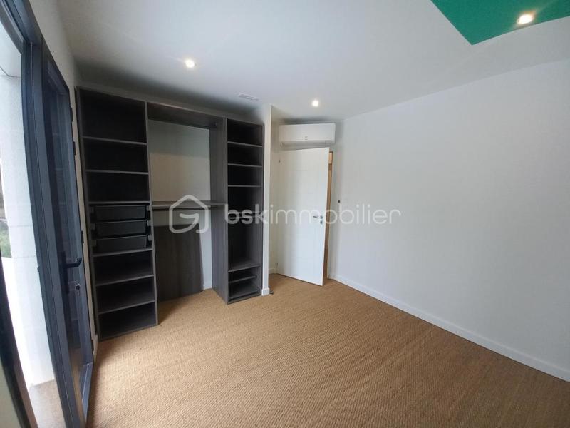 Maison traditionnelle - 220 m² - 8 pièces