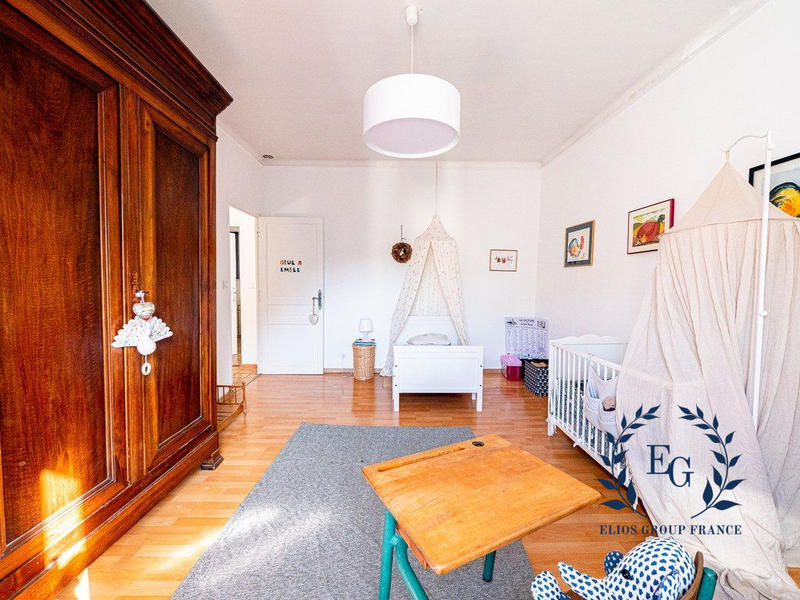 Maison - 252 m² - 7 pièces