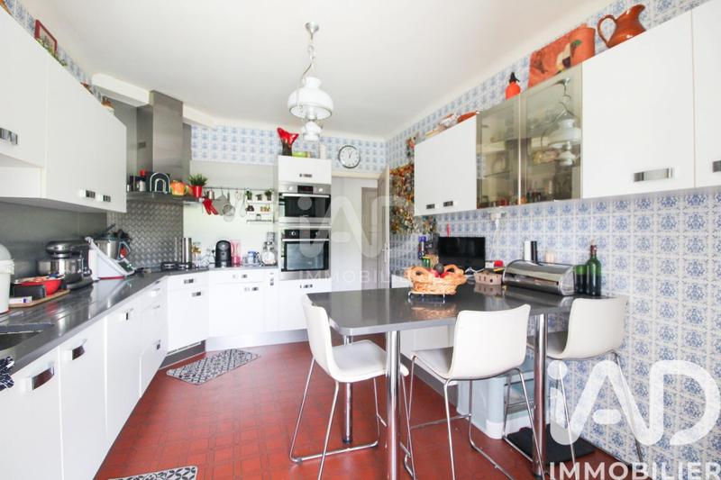 Maison - 275 m² - 6 pièces