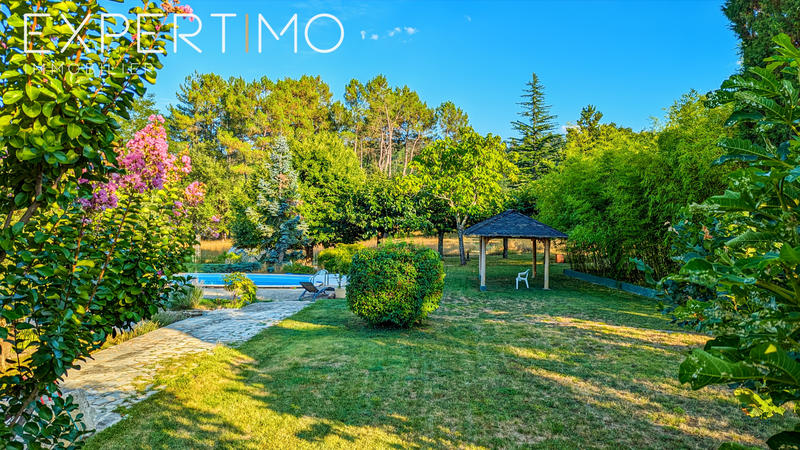 Maison - 307 m² - 10 pièces