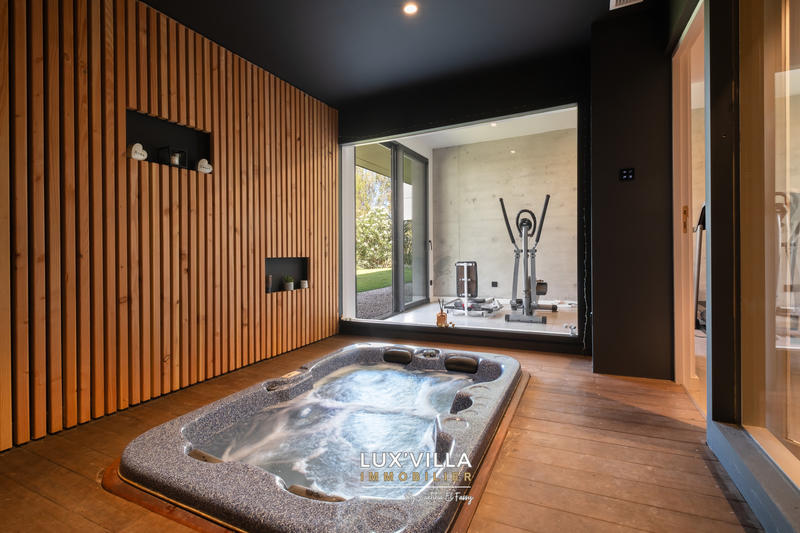 Villa - 397 m² - 10 pièces