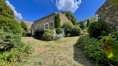 Maison - 280 m² - 9 pièces