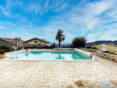 Maison - 250 m² - 10 pièces