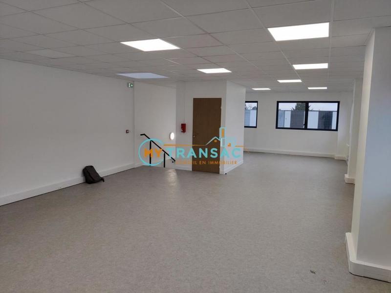 Local d'activité / Entrepôt - 374 m²