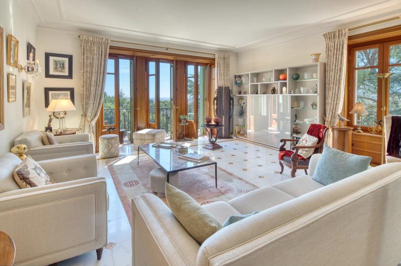 Appartement - 187 m² - 6 pièces