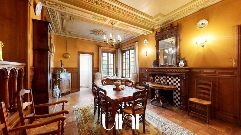 Maison - 208 m² - 8 pièces