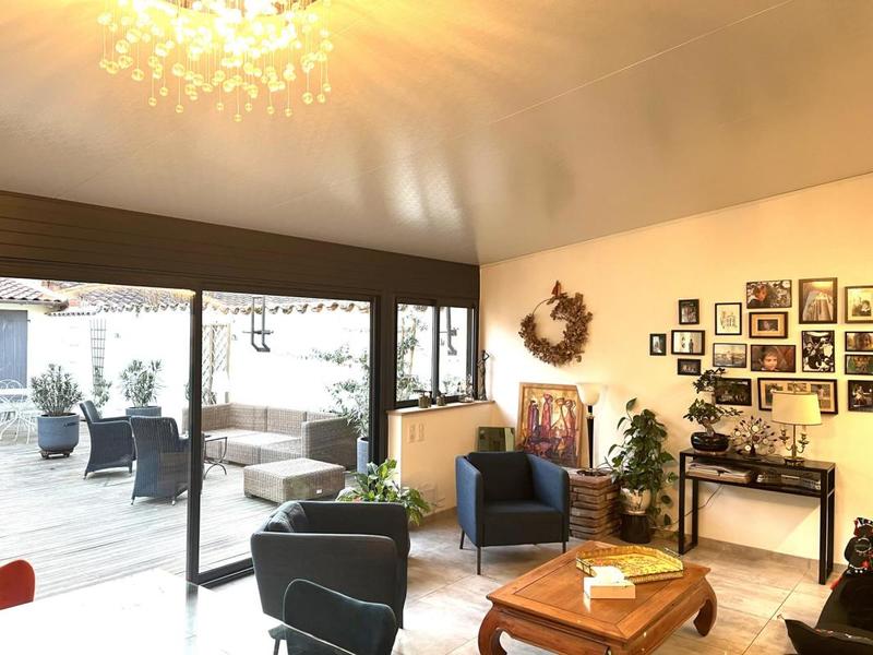 Maison - 201 m² - 7 pièces