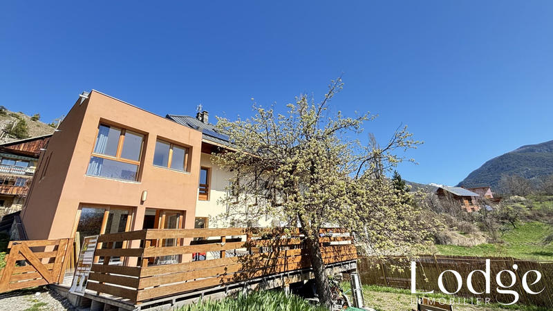 Maison - 206 m² - 6 pièces