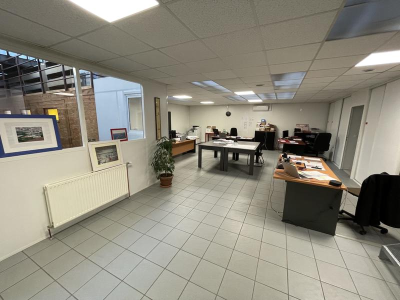 Local d'activités - 670 m²