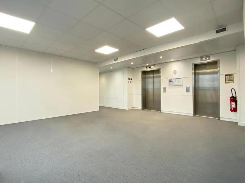 Bureau - 488 m²