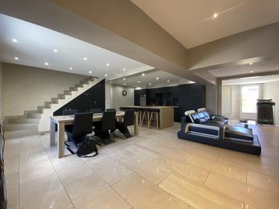 Maison - 162 m² - 5 pièces