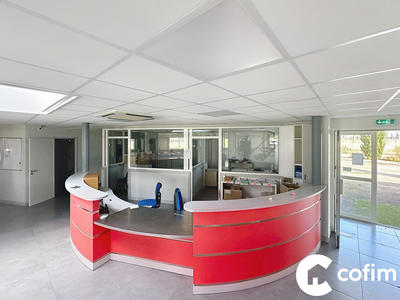 Local d'activités - 1 069 m²