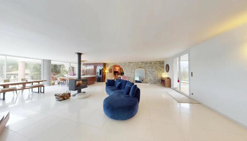 Maison - 377 m² - 7 pièces