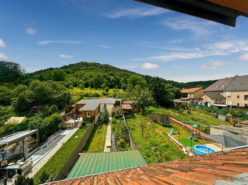 Maison - 90 m² - 5 pièces