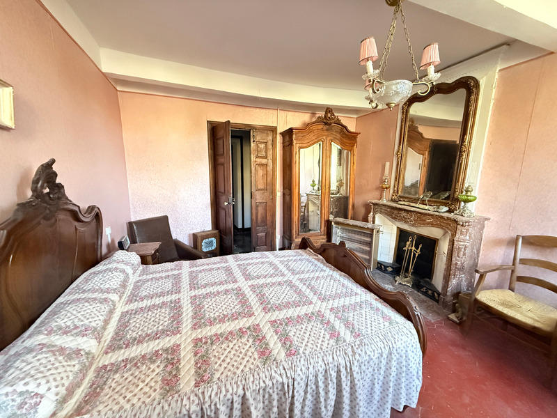 Maison - 250 m² - 10 pièces