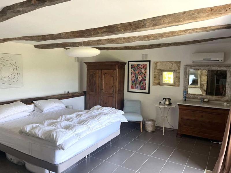 Propriété - 300 m² - 8 pièces