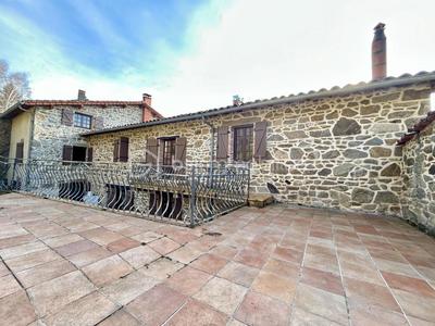 Maison - 284 m² - 9 pièces