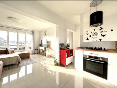 Maison - 80 m² - 5 pièces