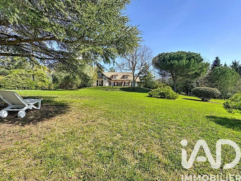 Maison - 198 m² - 6 pièces