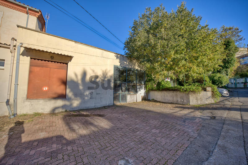 Local commercial - 300 m² - 4 pièces