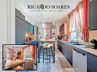 Demeure - 278 m² - 11 pièces