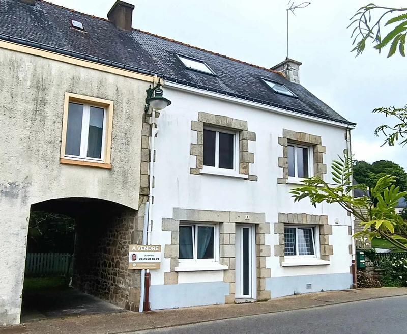 Maison - 94 m² - 10 pièces