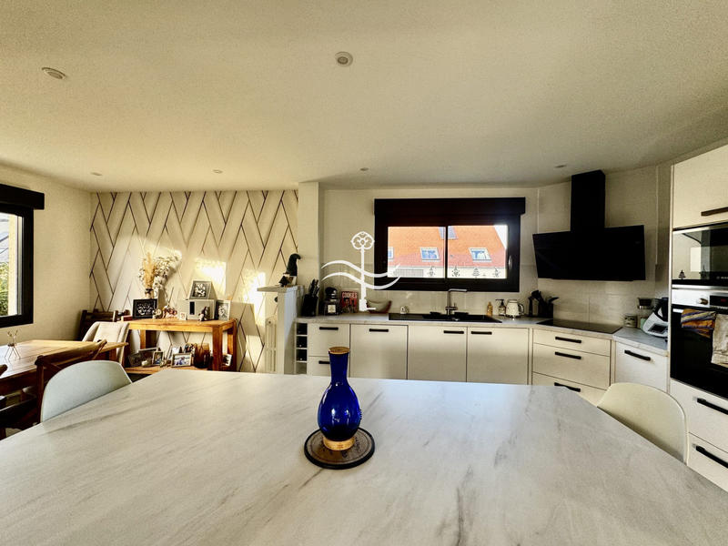 Maison - 208 m² - 9 pièces