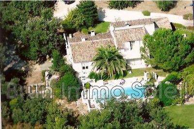 Maison - 202 m² - 8 pièces