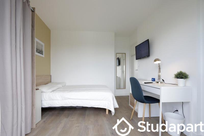 Chambre - 11 m² - 1 pièce