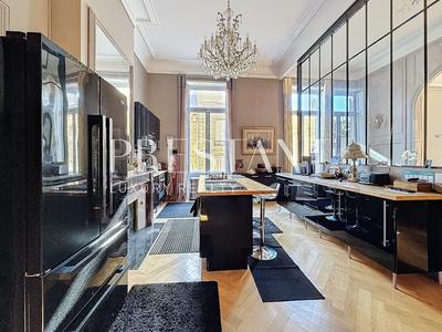 Appartement - 231 m² - 6 pièces