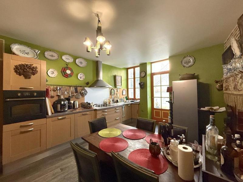 Maison - 287 m² - 12 pièces