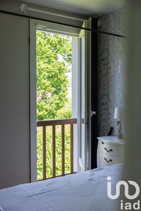 Maison - 203 m² - 9 pièces