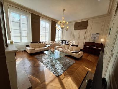Maison - 285 m² - 8 pièces