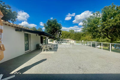 Maison - 296 m² - 4 pièces