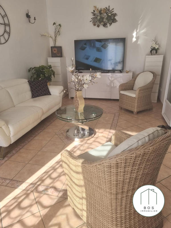 Villa - 213 m² - 6 pièces