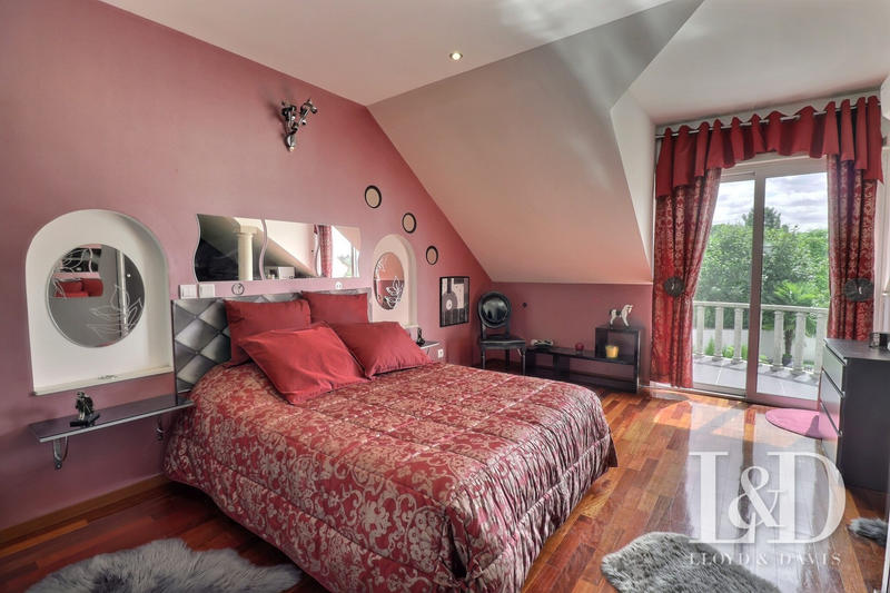 Maison contemporaine - 574 m² - 12 pièces