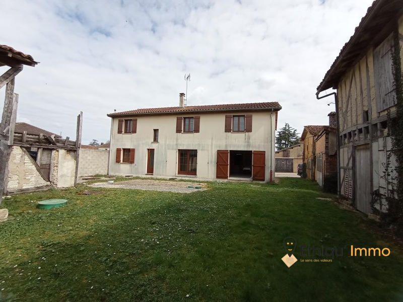 Maison - 215 m² - 7 pièces