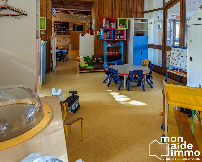 Local d'activités - 280 m² - 15 pièces