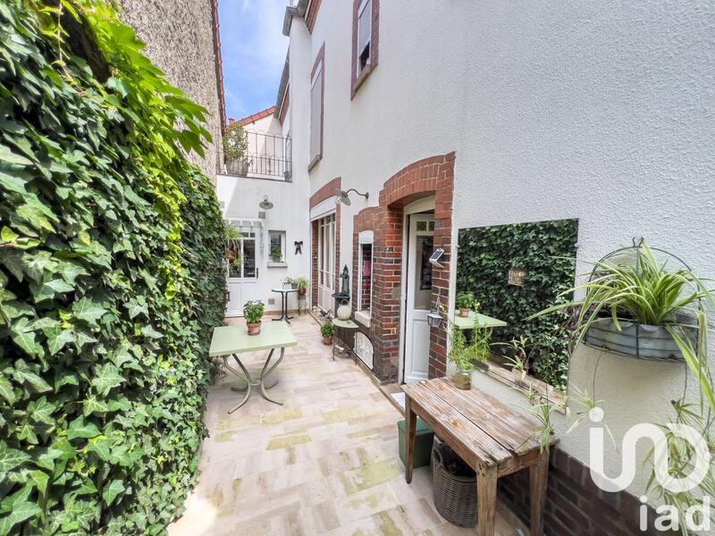 Maison - 280 m² - 8 pièces