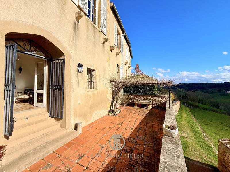 Maison - 317 m² - 13 pièces