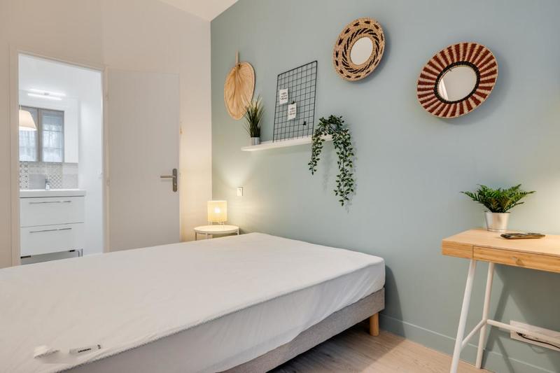 Maison - 241 m² - 12 pièces