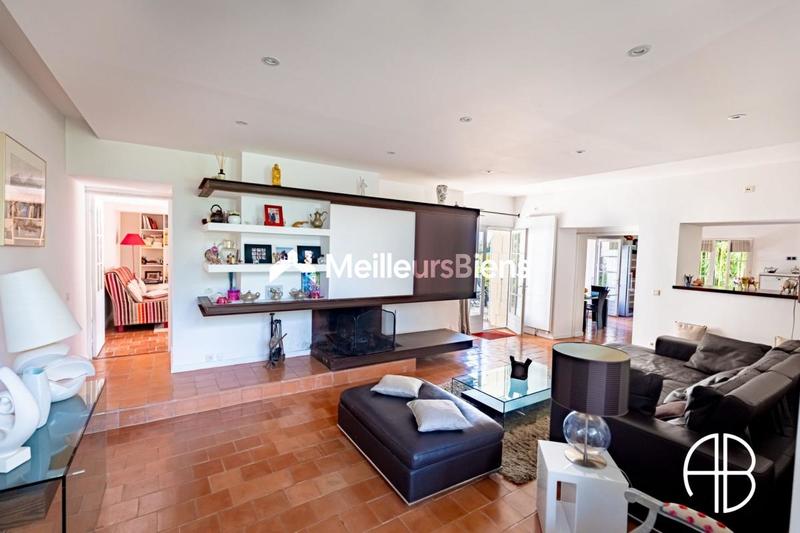 Maison - 288 m² - 13 pièces