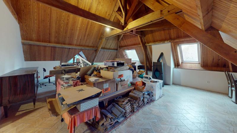 Maison - 330 m² - 8 pièces