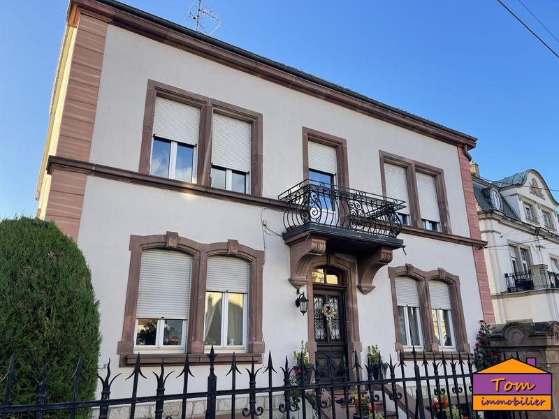 Maison - 273 m² - 12 pièces