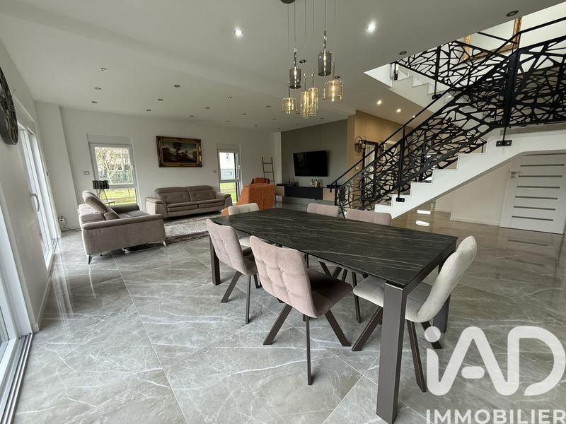 Maison - 214 m² - 7 pièces