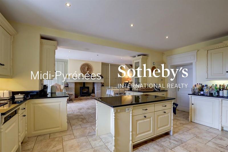 Maison de maîtres - 728 m² - 18 pièces