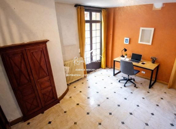 Maison - 260 m² - 6 pièces