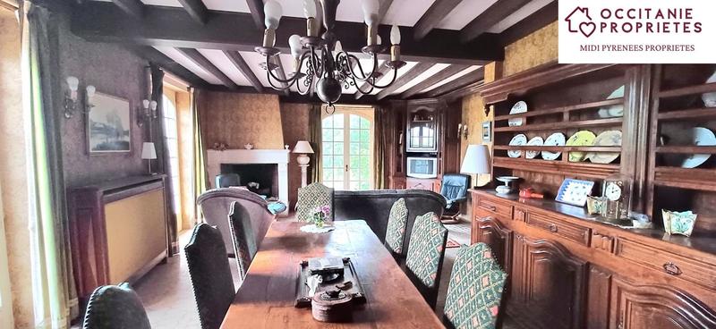 Maison - 263 m² - 9 pièces